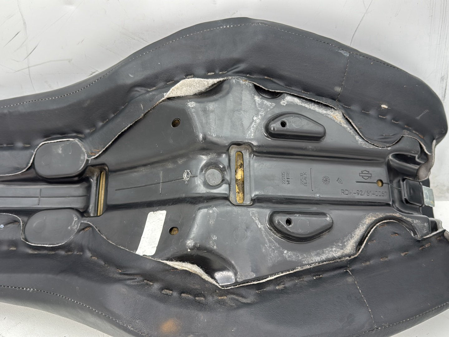2006 Harley Dyna Super Glide Custom FXDCI OEM Passenger Rider Driver Seat Saddle