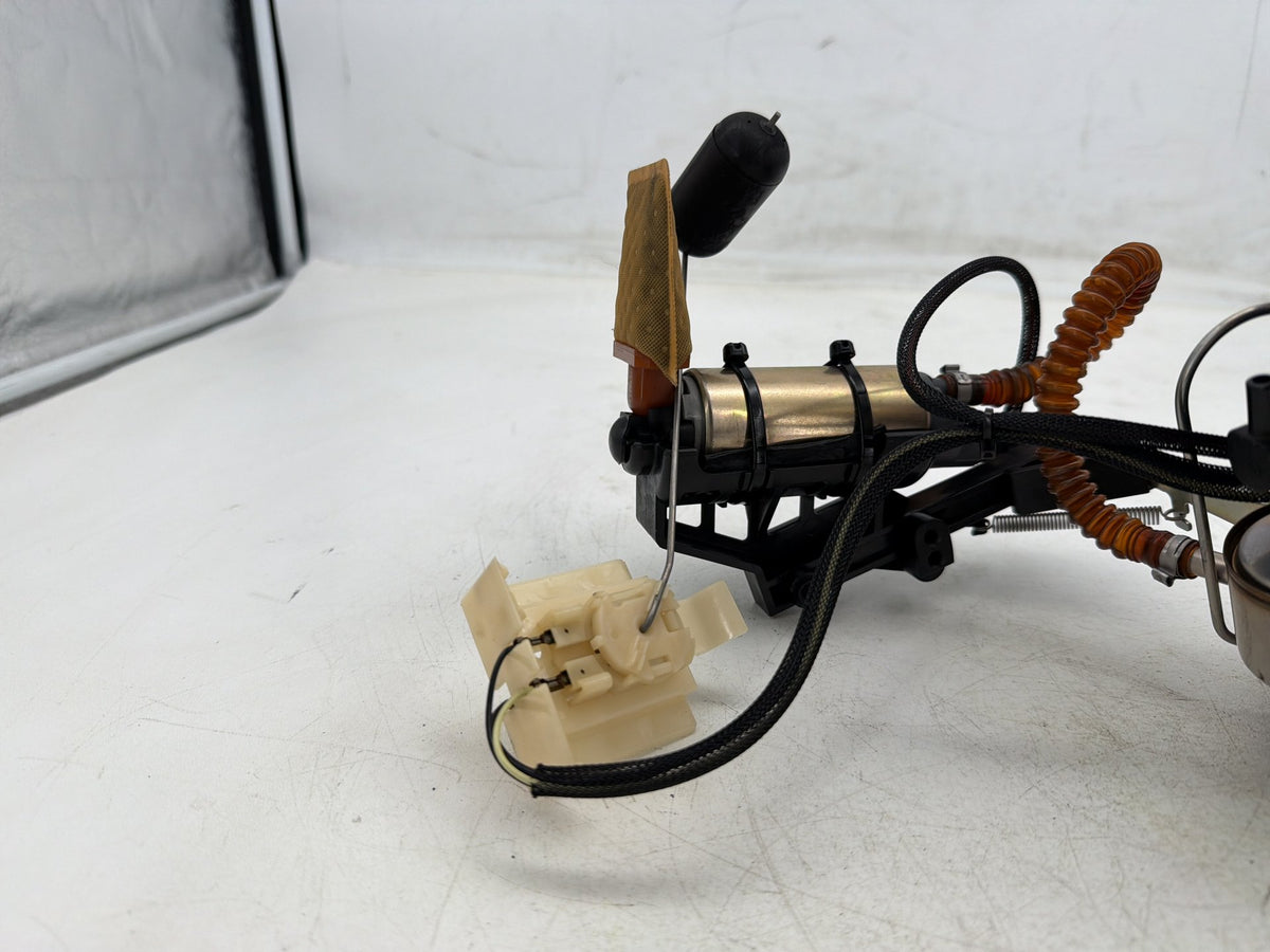 2006 Harley Softail Deuce FXSTDI OEM Fuel Pump Gas Gasoline Petrol Sending CARB