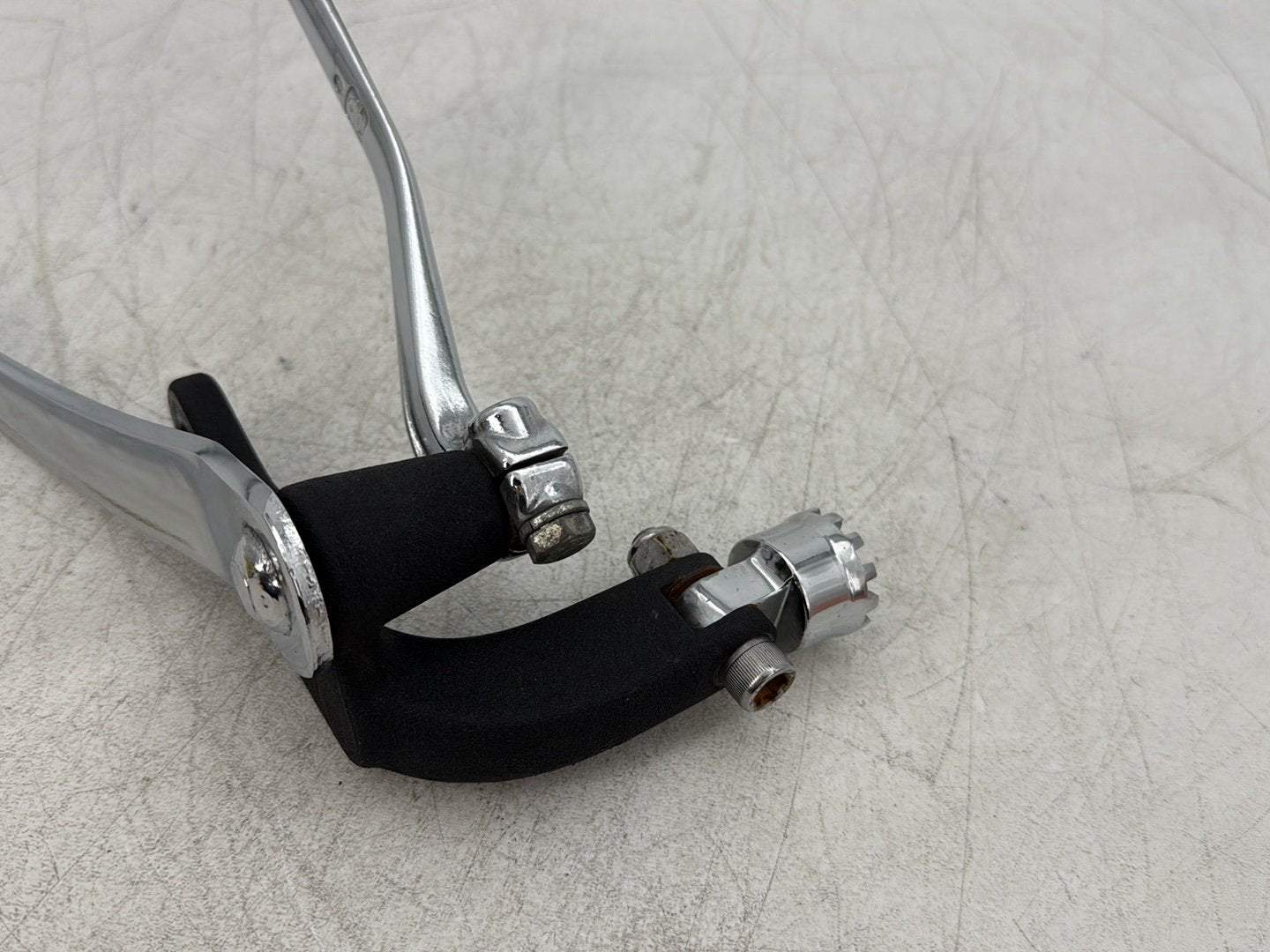 2010 Harley Dyna Fat Bob FXDF OEM Left Driver Foot Controls Peg Rest