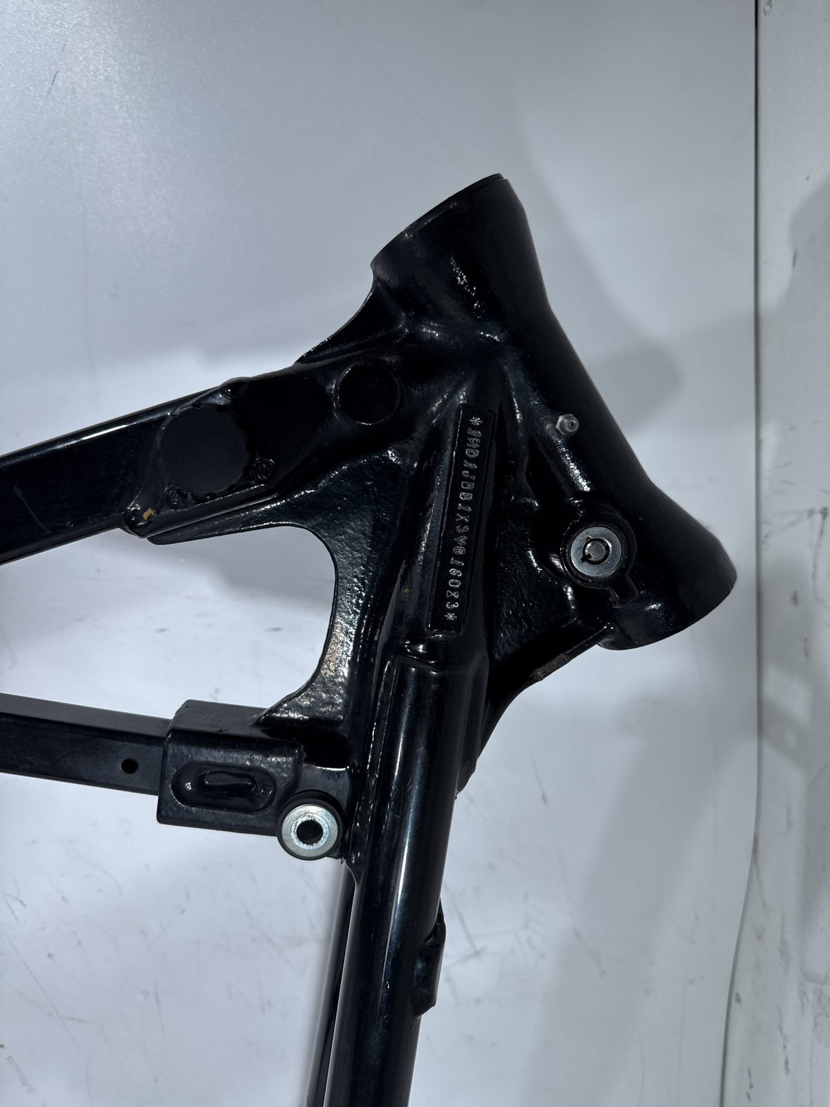 2003 Harley Softail Deuce FXSTDI OEM Body Main Frame Chassis SLVG 48887-00A