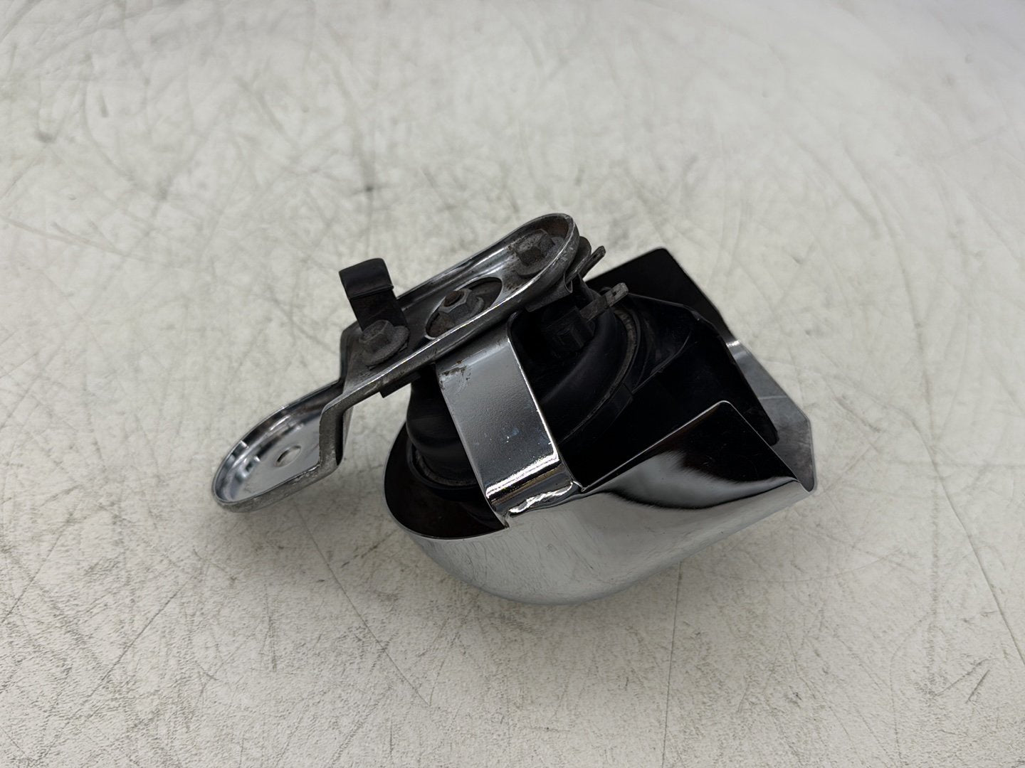 2012 Harley Dyna Super Glide Custom FXDCI OEM Horn Signal Klaxon Chrome Cover