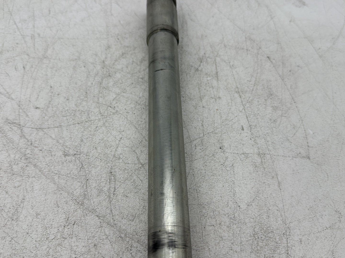2005 Harley Electra Glide Touring Ultra FLHTCUI OEM Front Wheel Axle Bolt Shaft