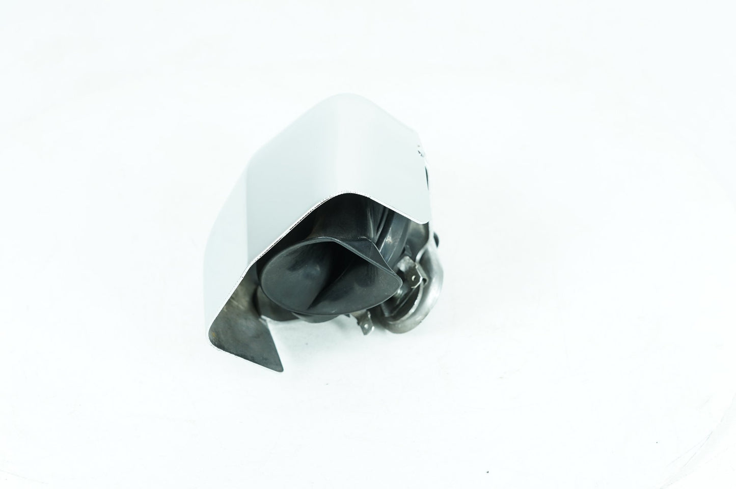 1999 - 2006 Harley-Davidson Softail Deluxe Horn Signal Klaxon Chrome Cover  	69012-93A