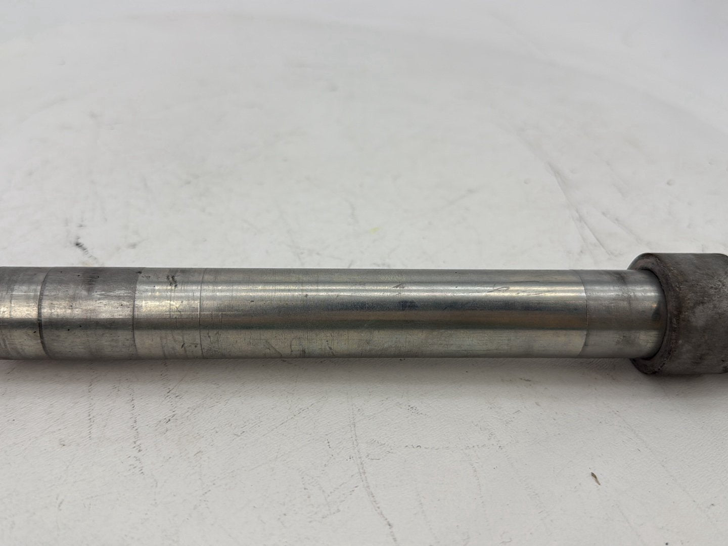 1999 - 2006 Harley-Davidson Touring CVO Screamin Eagle Road King Front Wheel Axle Bolt Shaft 43364-00