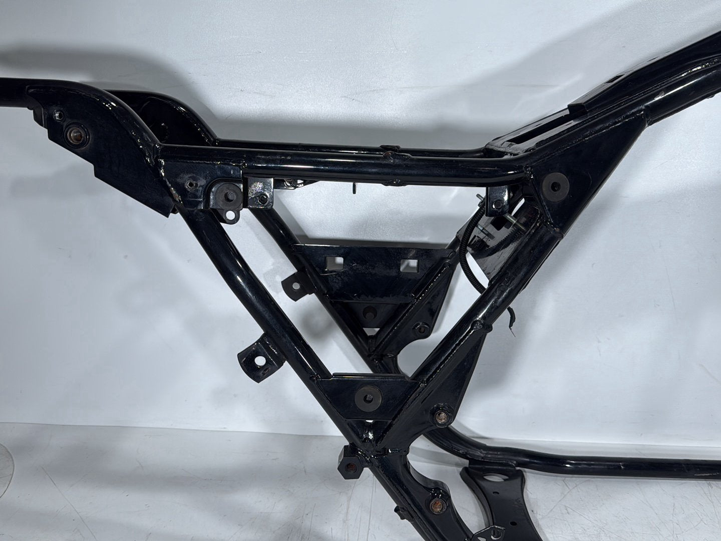 1999 - 2006 Harley-Davidson Touring Electra Glide Classic Body Main Frame Chassis CLN CLR 47900-99B