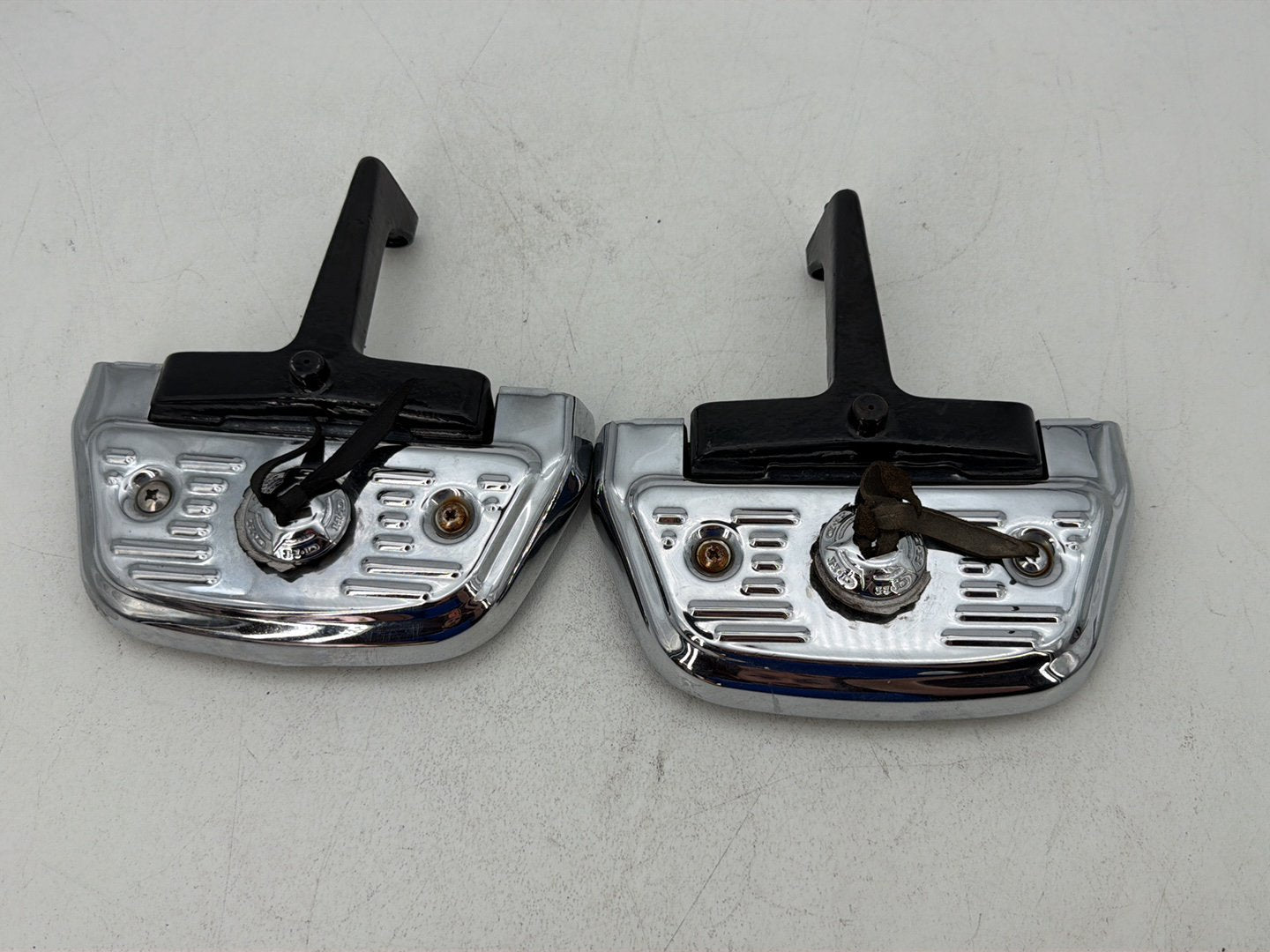 1984 - 1998 Harley-Davidson Touring Electra Glide Classic Left & Right Passenger Floorboard Foot Rest