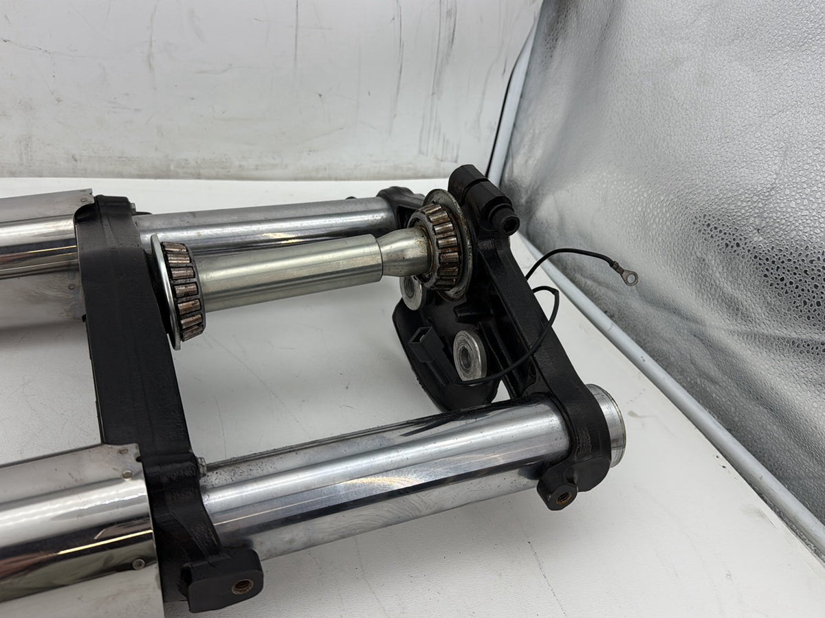 2017 Harley Road Glide Touring Front Triple Tree Set & LH RH Fork Legs Sliders
