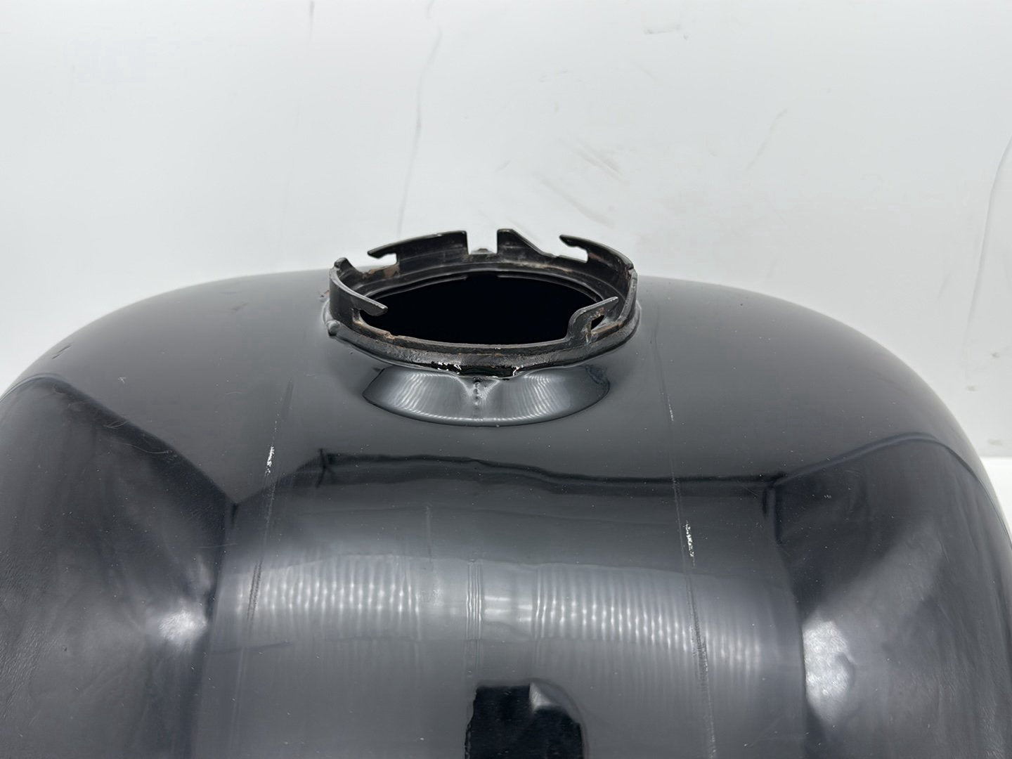 2008 Harley Touring FLHTCU Electra Glide Ultra OEM Fuel Gas Tank Gasoline Reservoir