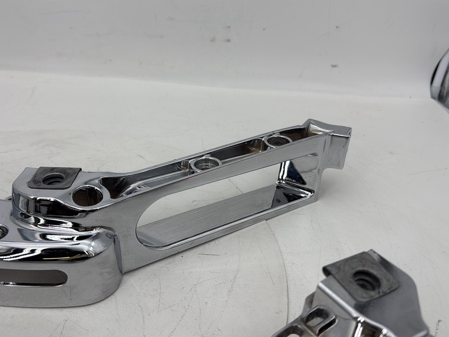 2019 - 2023 Harley-Davidson Touring Street Glide Left Right Saddlebag Fender Struts Brackets 90200503