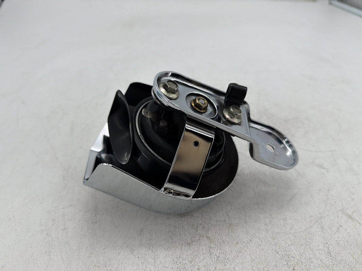 2006 Harley Street Glide Touring FLHX OEM Horn Signal Klaxon Chrome Cover