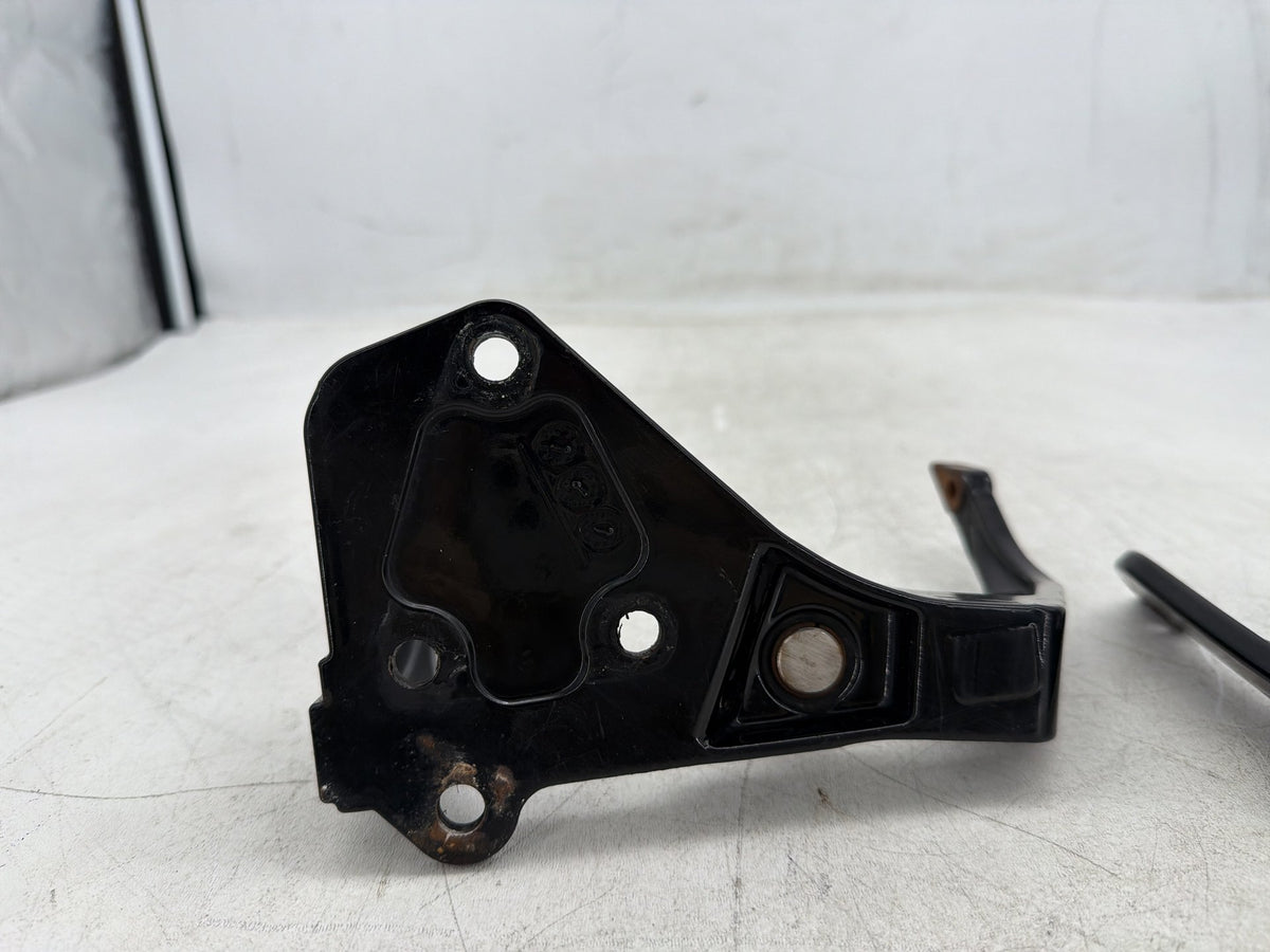 2001 Harley Fat Boy Softail FLSTFI OEM Left Right Driver Footpeg Bracket Mounts