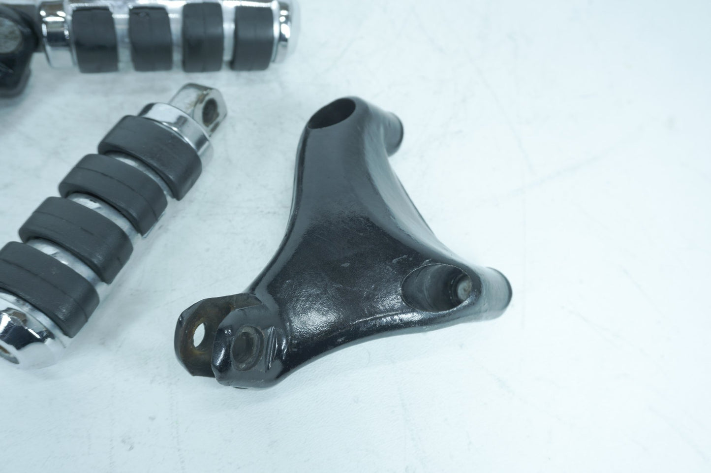 2004 - 2013 Harley-Davidson Sportster Custom Passenger Left & Right Foot Pegs 49314-04