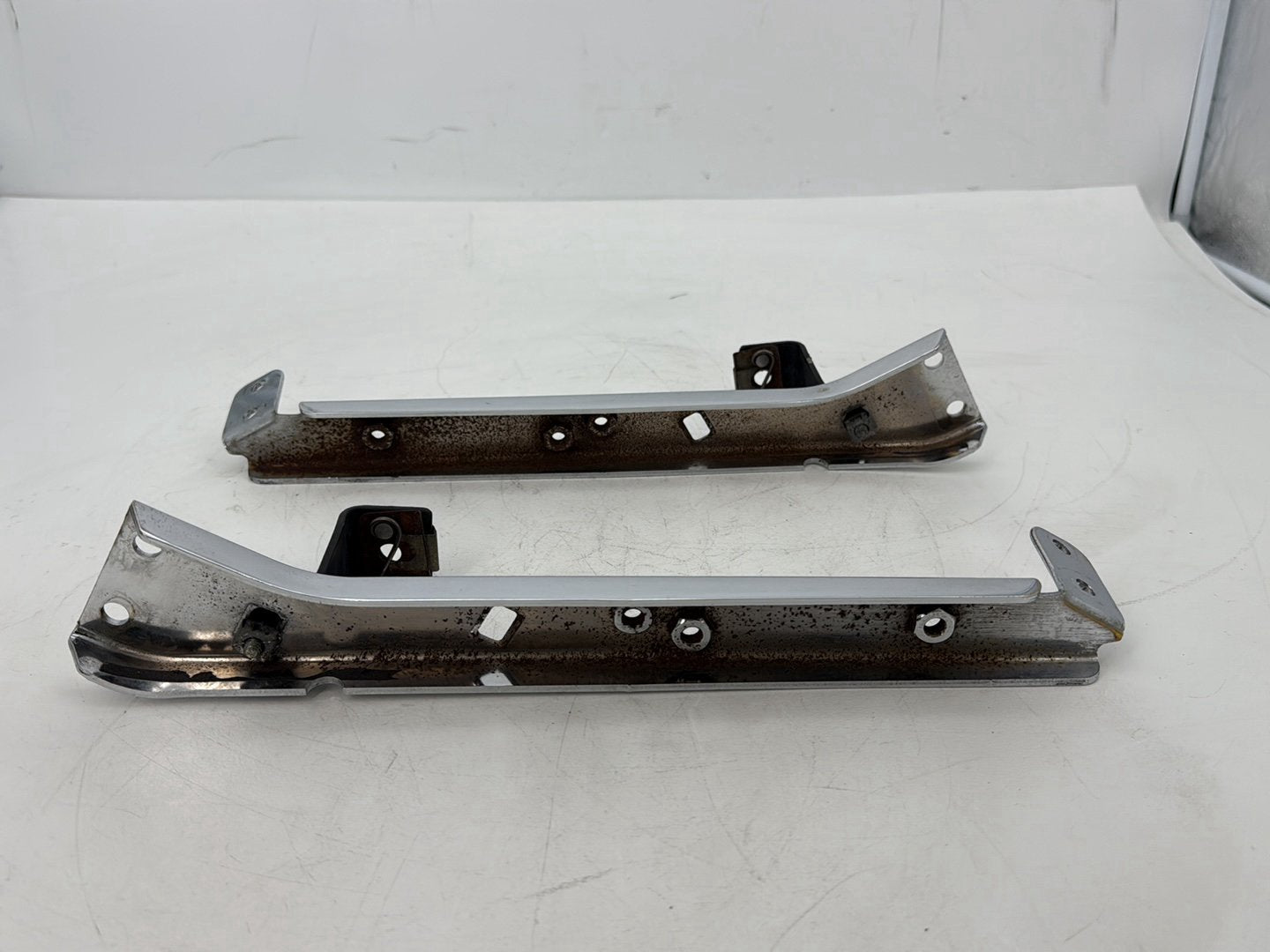 2008 Harley Touring FLHTCU Electra Glide Ultra OEM Left Right Saddlebag Fender Struts Brackets