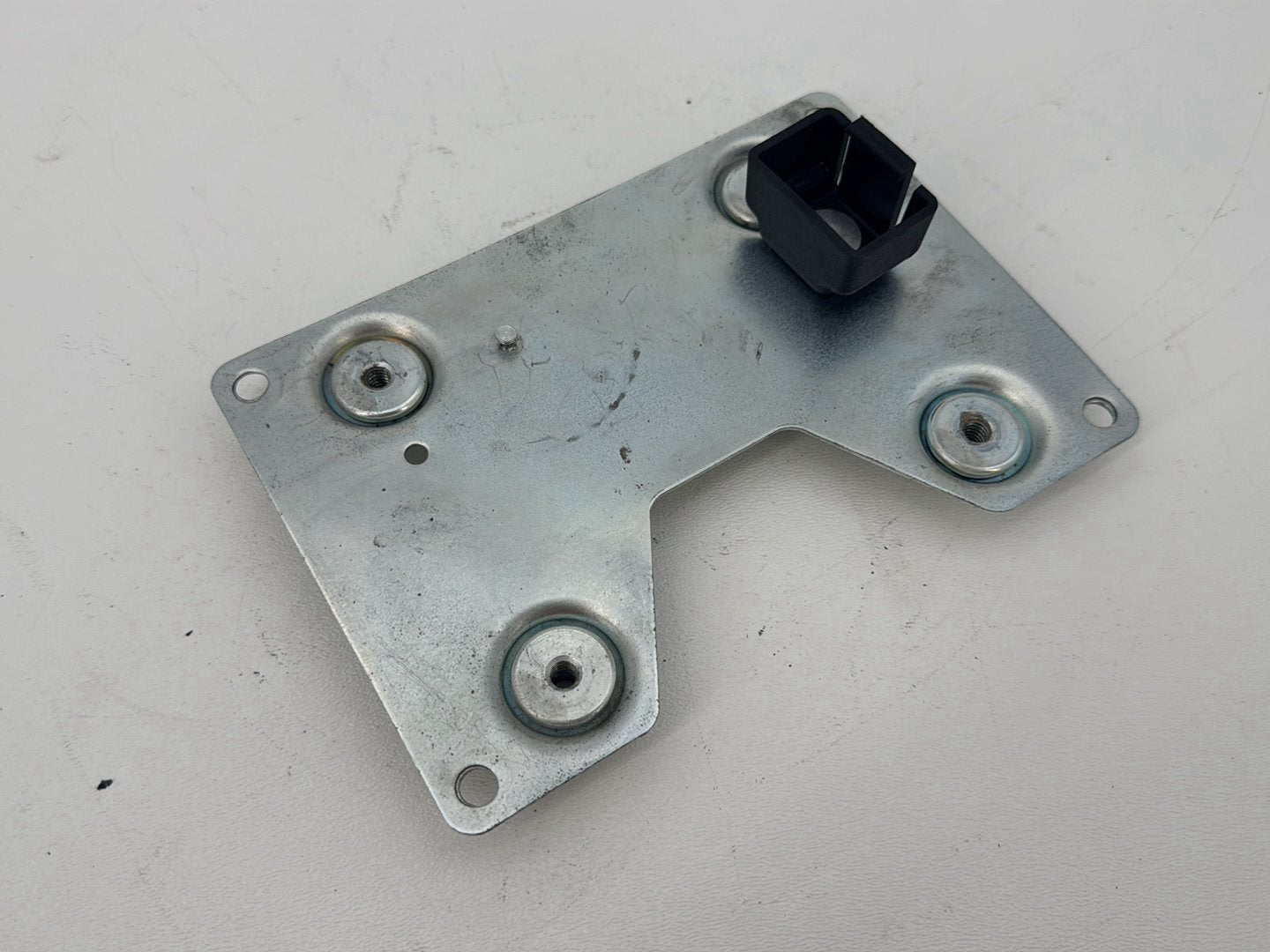 1999 - 2006 Harley-Davidson Dyna Low Rider Electrical Side Cover Tray Panel 70984-96A