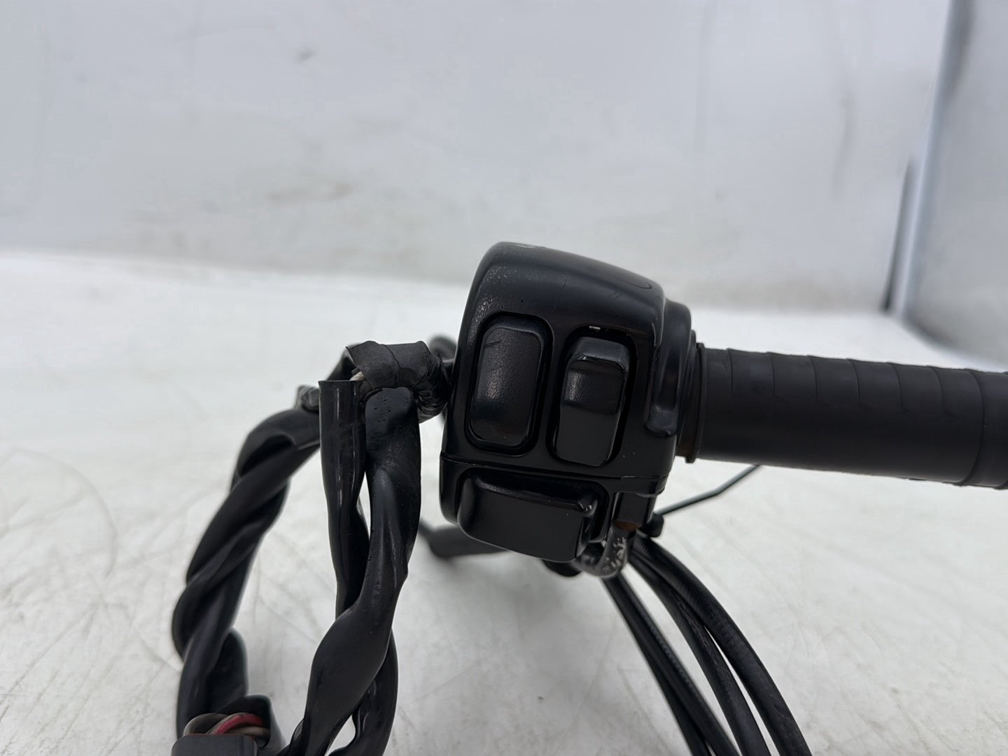 2004 Harley Sportster XL883C 883 Custom OEM Right Engine Start Kill Switches Controls