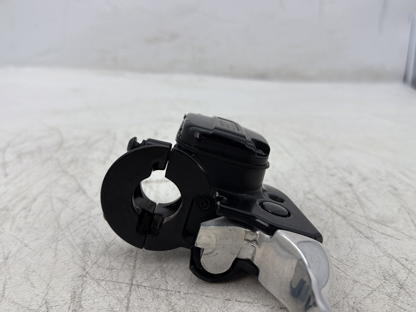 2012 Harley Street Glide Touring FLHX OEM Front Right Brake Lever Master Cylinder