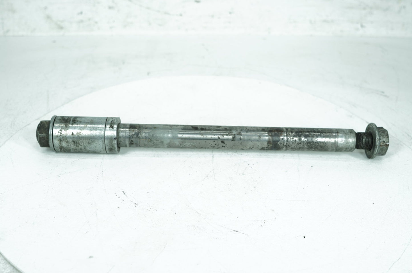 2007 - 2016 Harley-Davidson Dyna Super Glide Rear Wheel Axle Bolt Shaft 41114-06