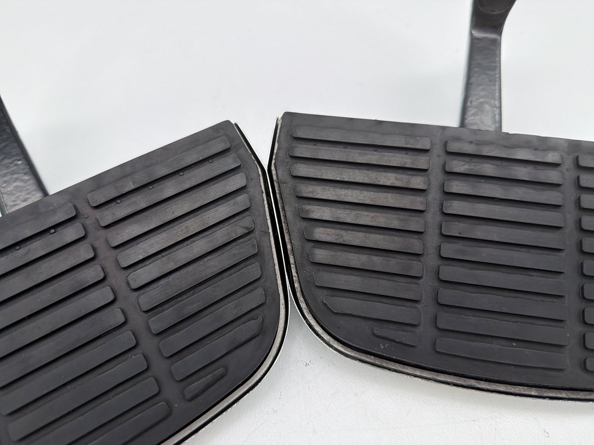 95 Harley Electra Glide Touring OEM Left & Right Passenger Floorboard Foot Rest