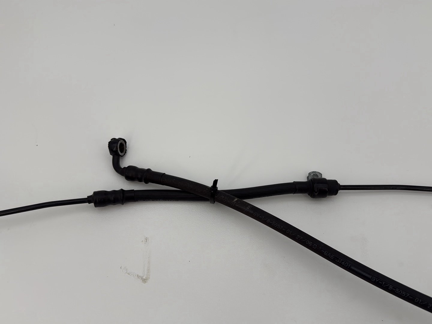 2006 - 2017 Harley-Davidson Dyna Street Bob Front Brake Hose Line Pipe 42728-06