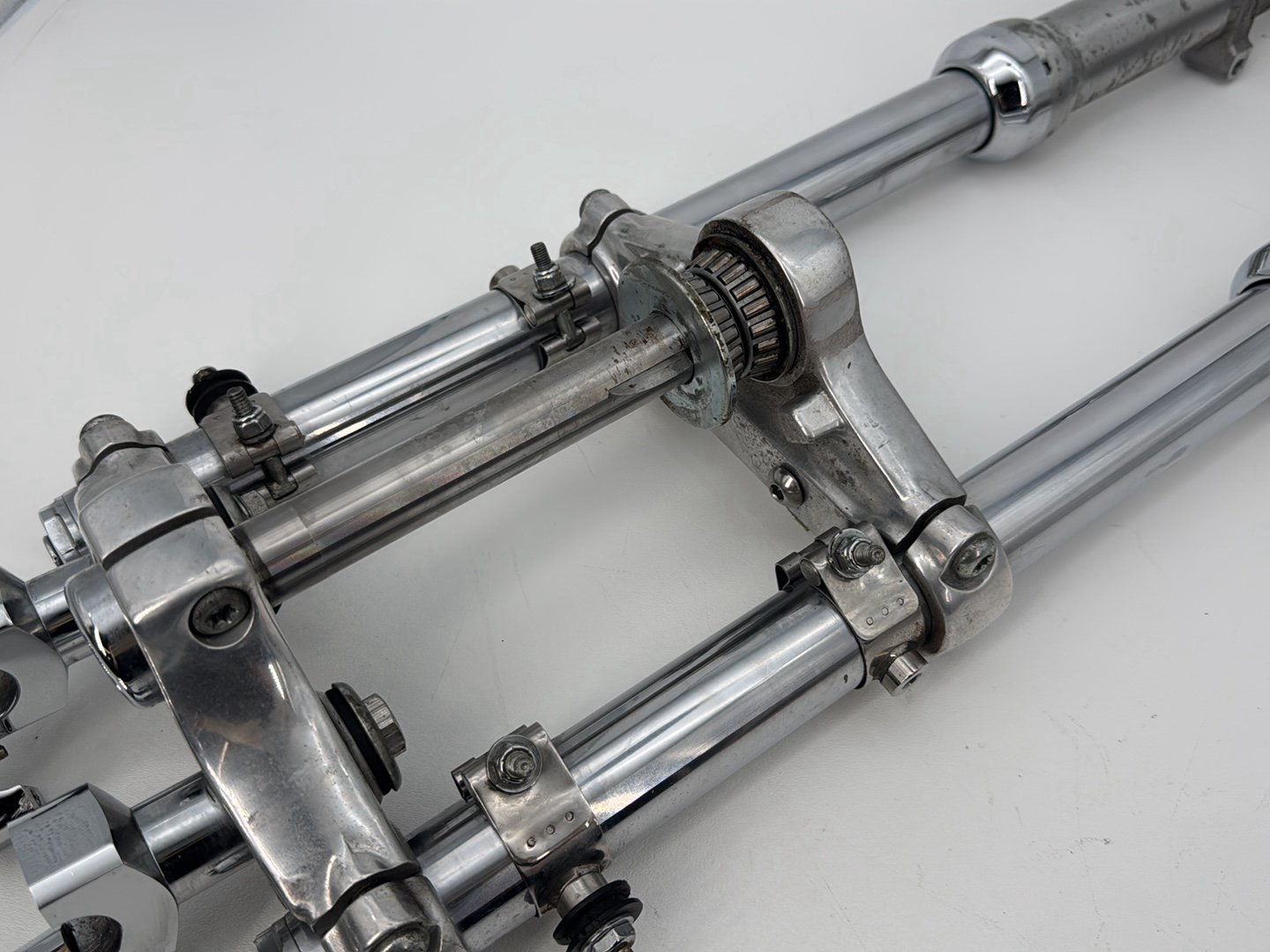 1999 - 2006 Harley-Davidson Dyna Low Rider Front Triple Tree Set & LH RH Fork Legs Sliders Left right front fork legs sliders