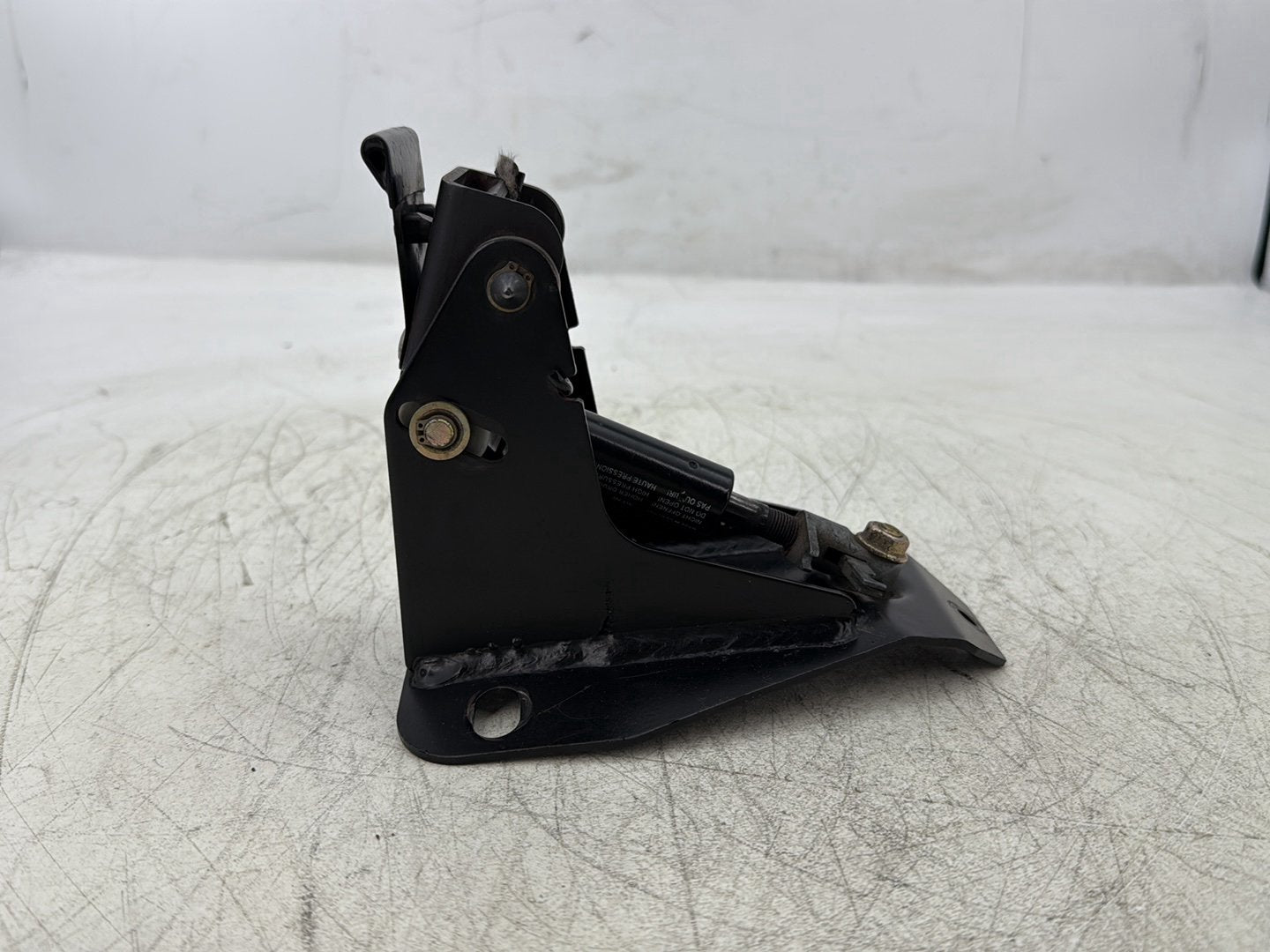 1998 Harley Touring FLHTCUI Electra Glide Ultra OEM Adjustable Rider Backrest Lift Mount 52482-01A