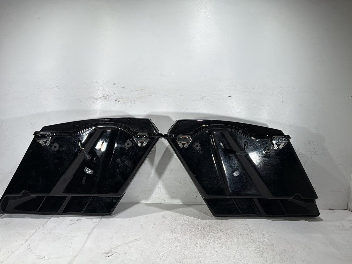 2010 Harley Street Glide Touring FLHX OEM Left Right Saddlebags Luggage NOKey
