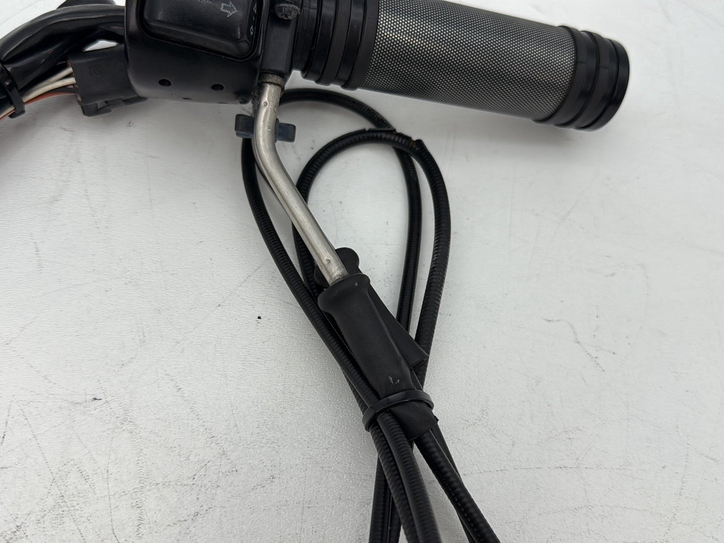 2004 - 2013 Harley-Davidson Sportster 1200 Custom Right Engine Start Kill Switches Controls 71589-96B