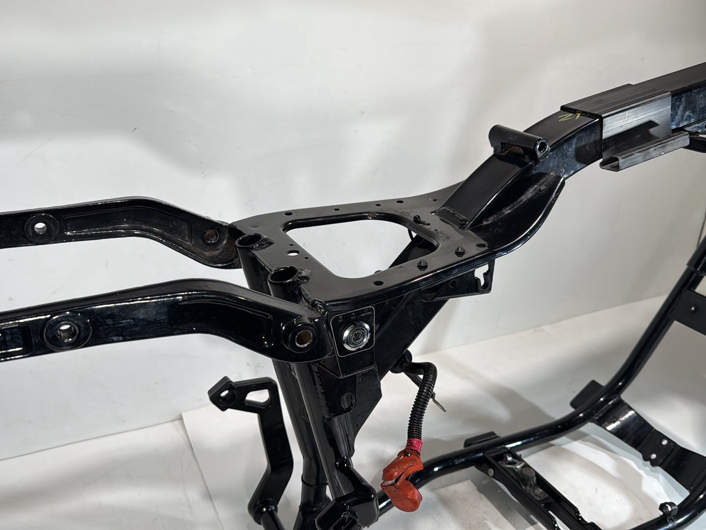 1999 - 2006 Harley-Davidson Dyna Super Glide Body Main Frame Chassis SLVG 47456-04BHP