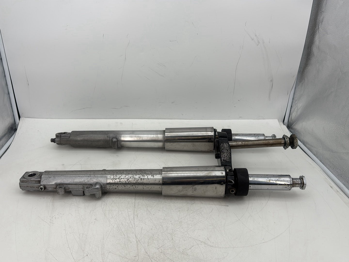 2007 Harley Touring FLHTCU Electra Glide Ultra OEM Front Triple Tree Set & LH RH Fork Legs Sliders