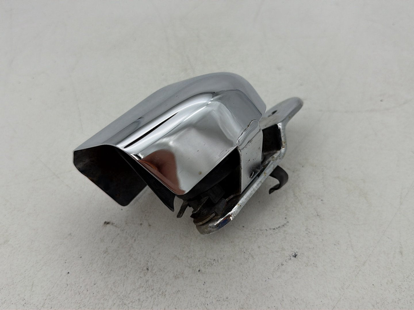 2007 - 2012 Harley-Davidson Touring Street Glide Horn Signal Klaxon Chrome Cover