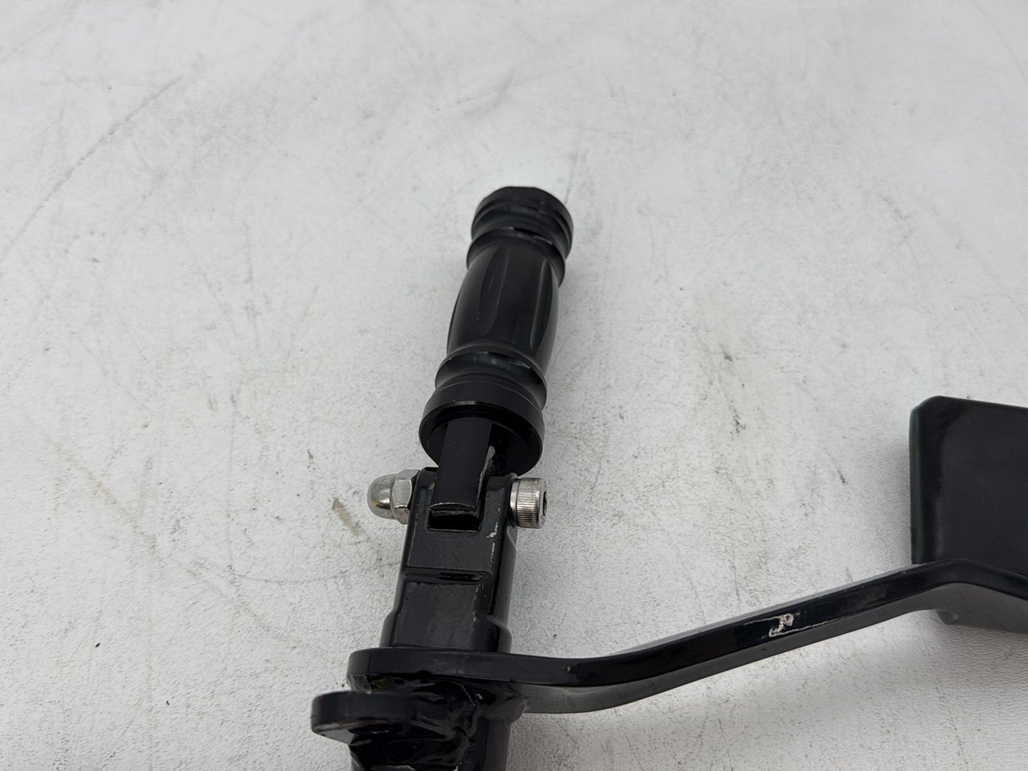 2006 Harley Dyna FXDWGI Wide Glide OEM Right Driver Foot Controls Peg Rest