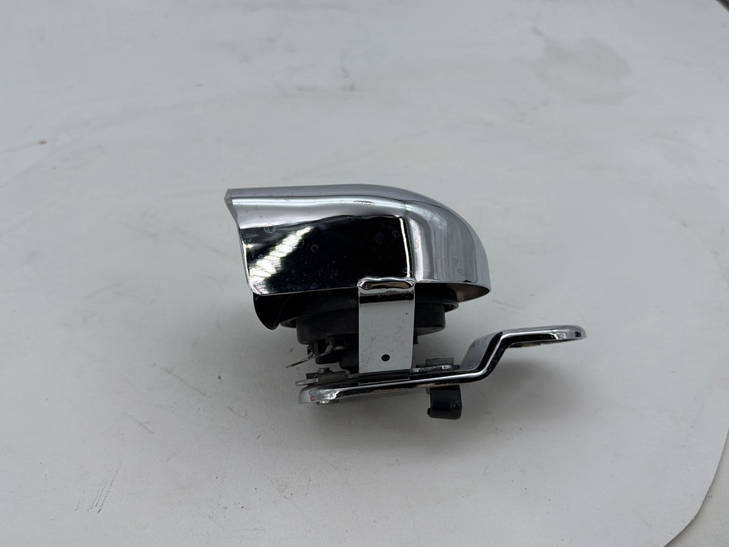 2007 Harley Street Glide Touring FLHX OEM Horn Signal Klaxon Chrome Cover