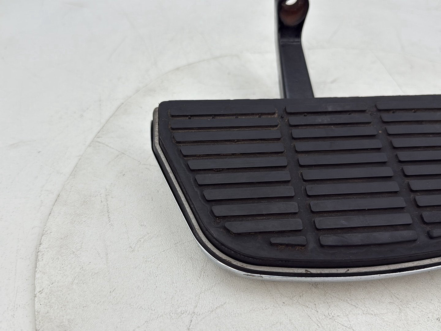 1999 - 2006 Harley-Davidson Touring Electra Glide Ultra Left & Right Passenger Floorboard Foot Rest 50606-86A