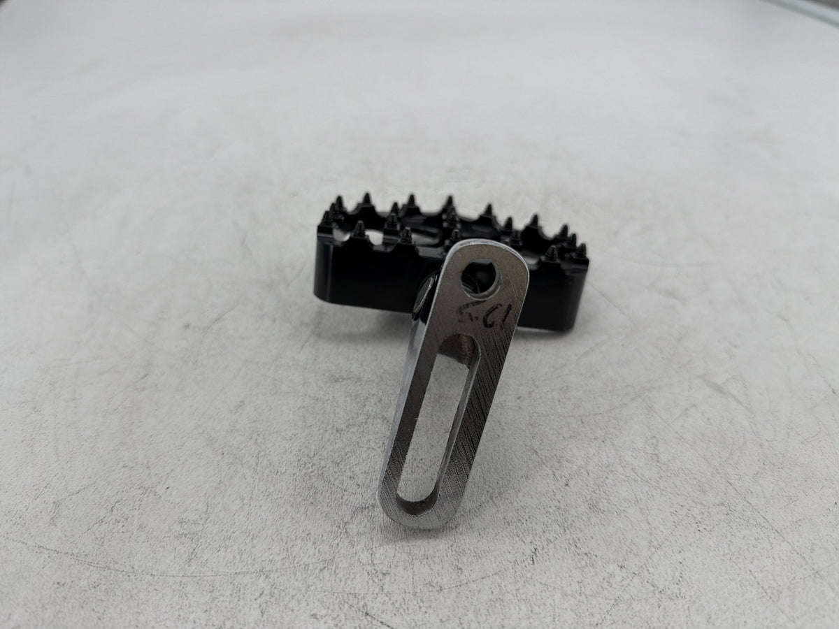 2006 Harley Street Glide Touring Rear Passenger 1 Foot Peg Step Rest Billet CNC
