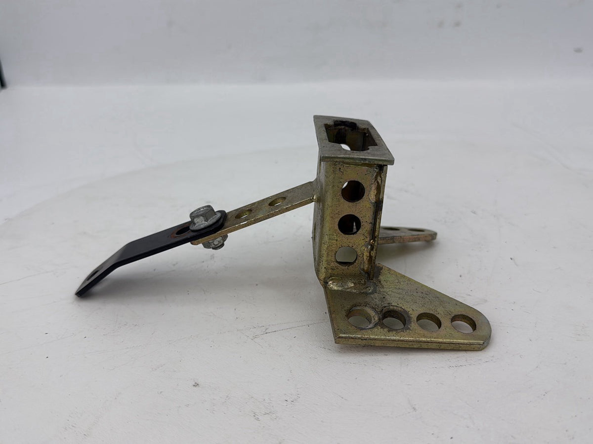 02 Harley Touring CVO Eagle Road King Front Driver Rider Backrest Bracket Mount