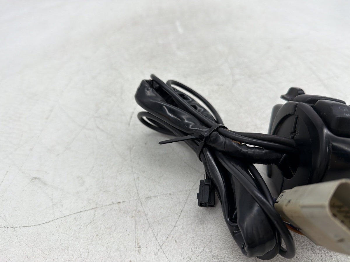 2011 Harley Electra Glide Touring Ultra OEM Left Turn Signal Headlight Switches Controls