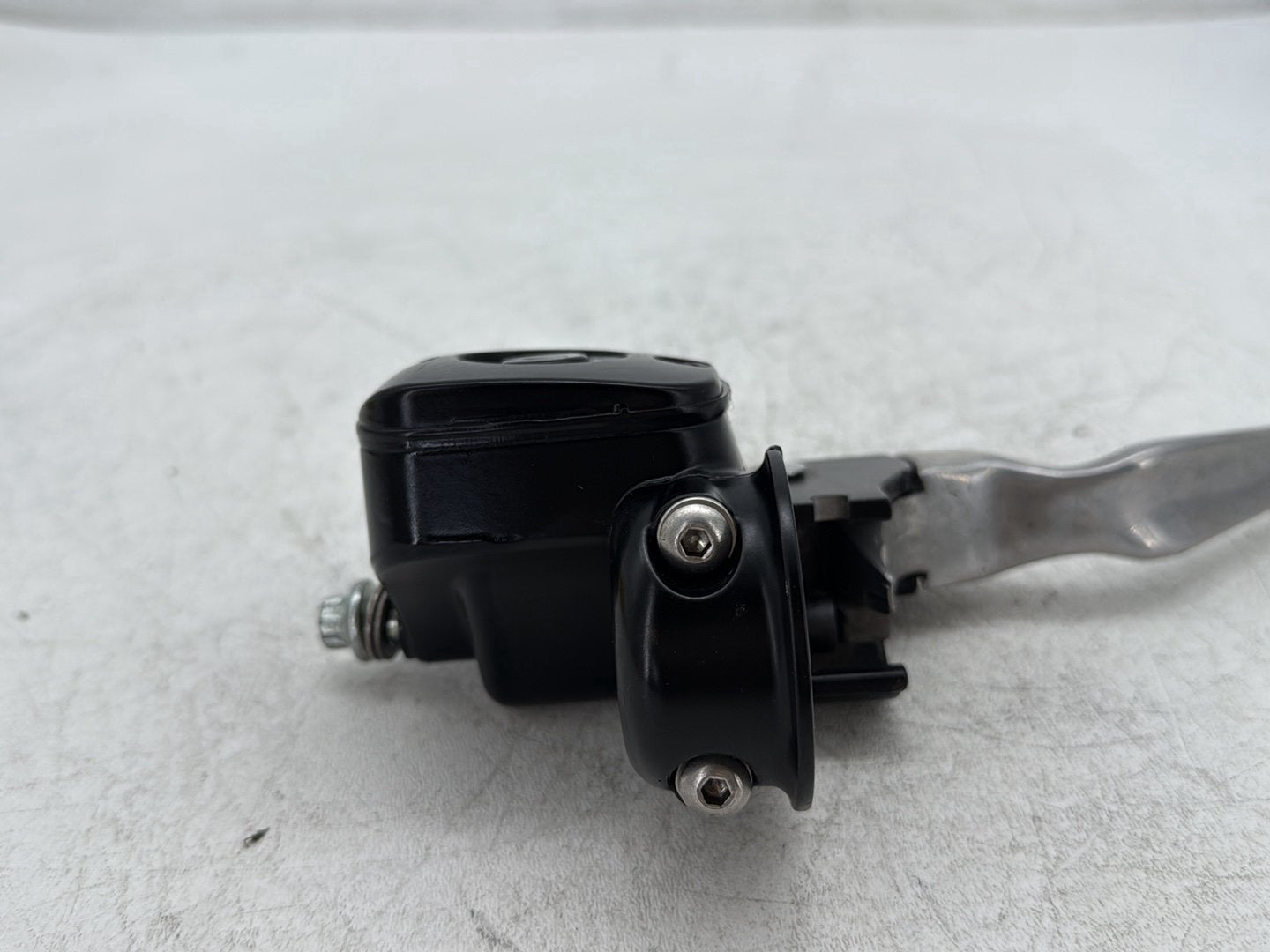 2000 Harley Electra Glide Touring OEM Front Right Brake Lever Master Cylinder