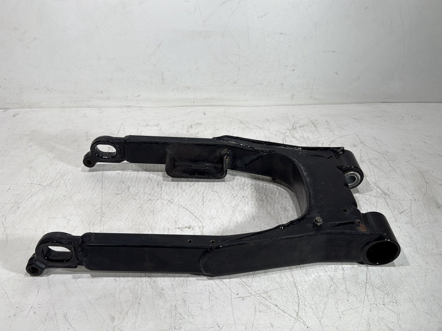 2006 Harley Touring FLHTCI Electra Glide Classic OEM Rear Fork Swingarm Swing Arm