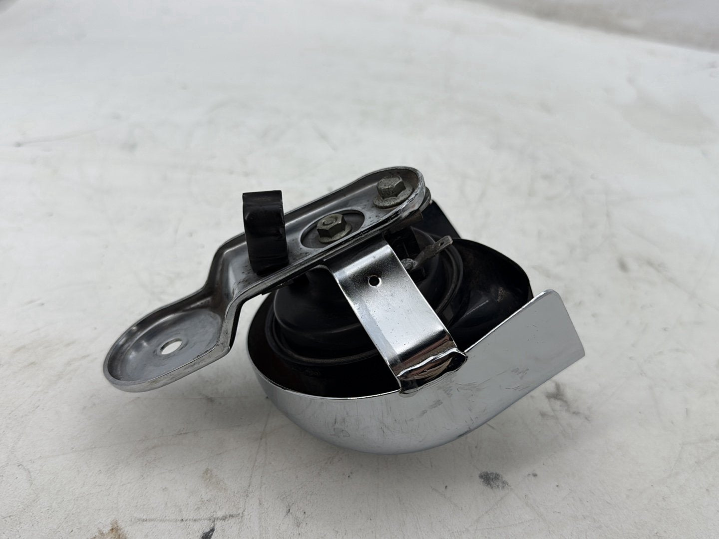 2002 Harley Heritage Softail Classic FLSTC OEM Horn Signal Klaxon Chrome Cover
