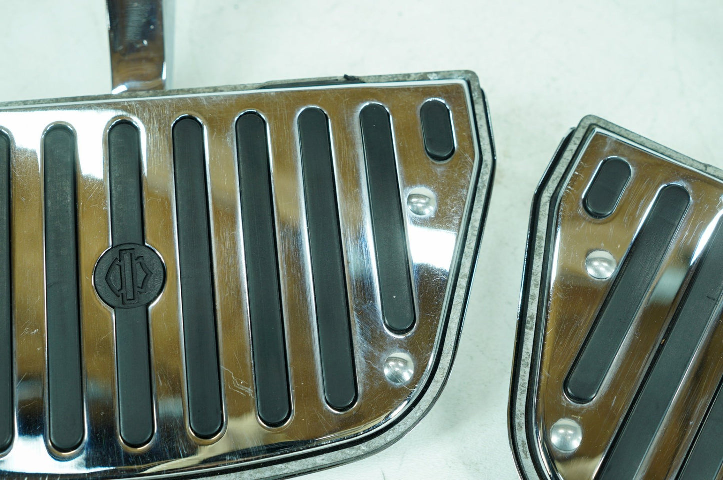 2017 - 2025 Harley-Davidson Touring Electra Glide Ultra Left Right Driver & Pass Floorboard Foot Rest 50614-06
