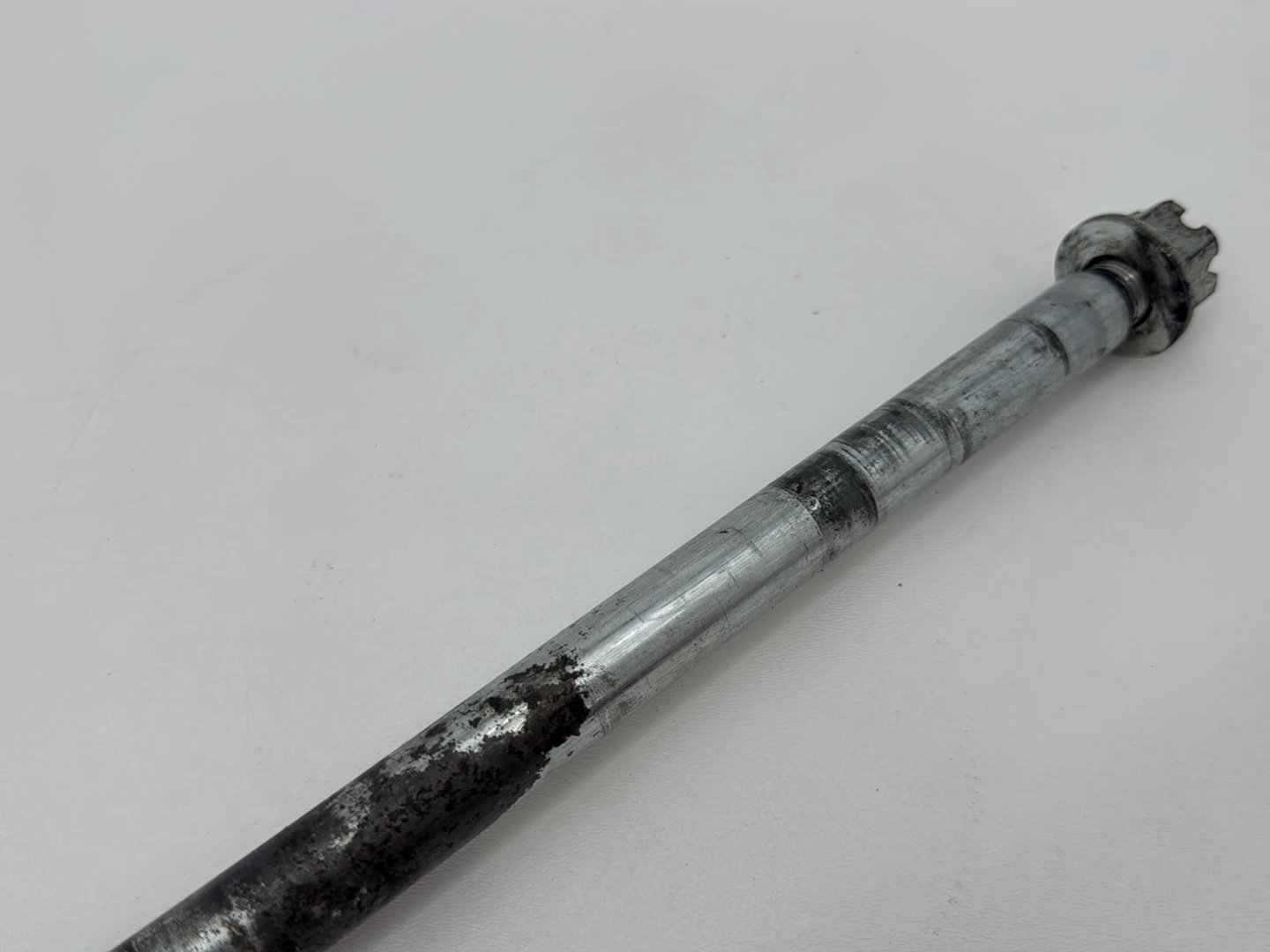 1999 - 2006 Harley-Davidson Dyna Wide Glide Rear Wheel Axle Bolt Shaft 41114-90