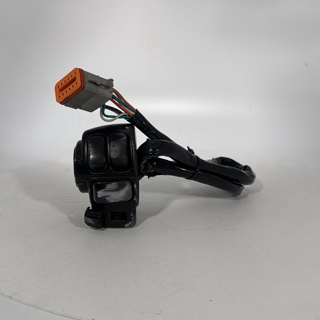 1999 - 2006 Harley-Davidson Touring Electra Glide Classic Left Turn Signal Headlight Switches Controls 71685-06A