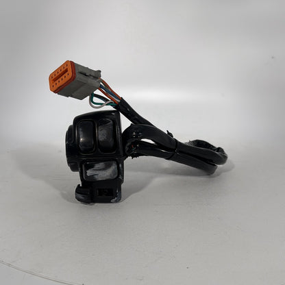 1999 - 2006 Harley-Davidson Touring Electra Glide Classic Left Turn Signal Headlight Switches Controls 71685-06A