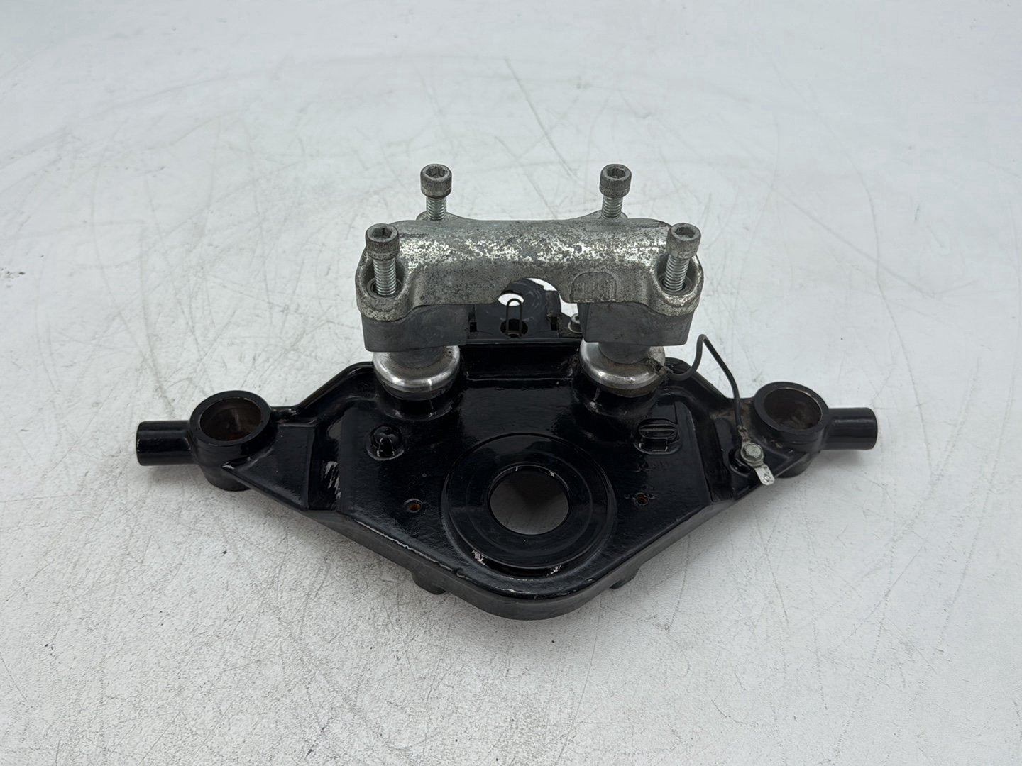 2010 Harley Street Glide Touring FLHX OEM Front Fork Upper Triple Tree Clamps
