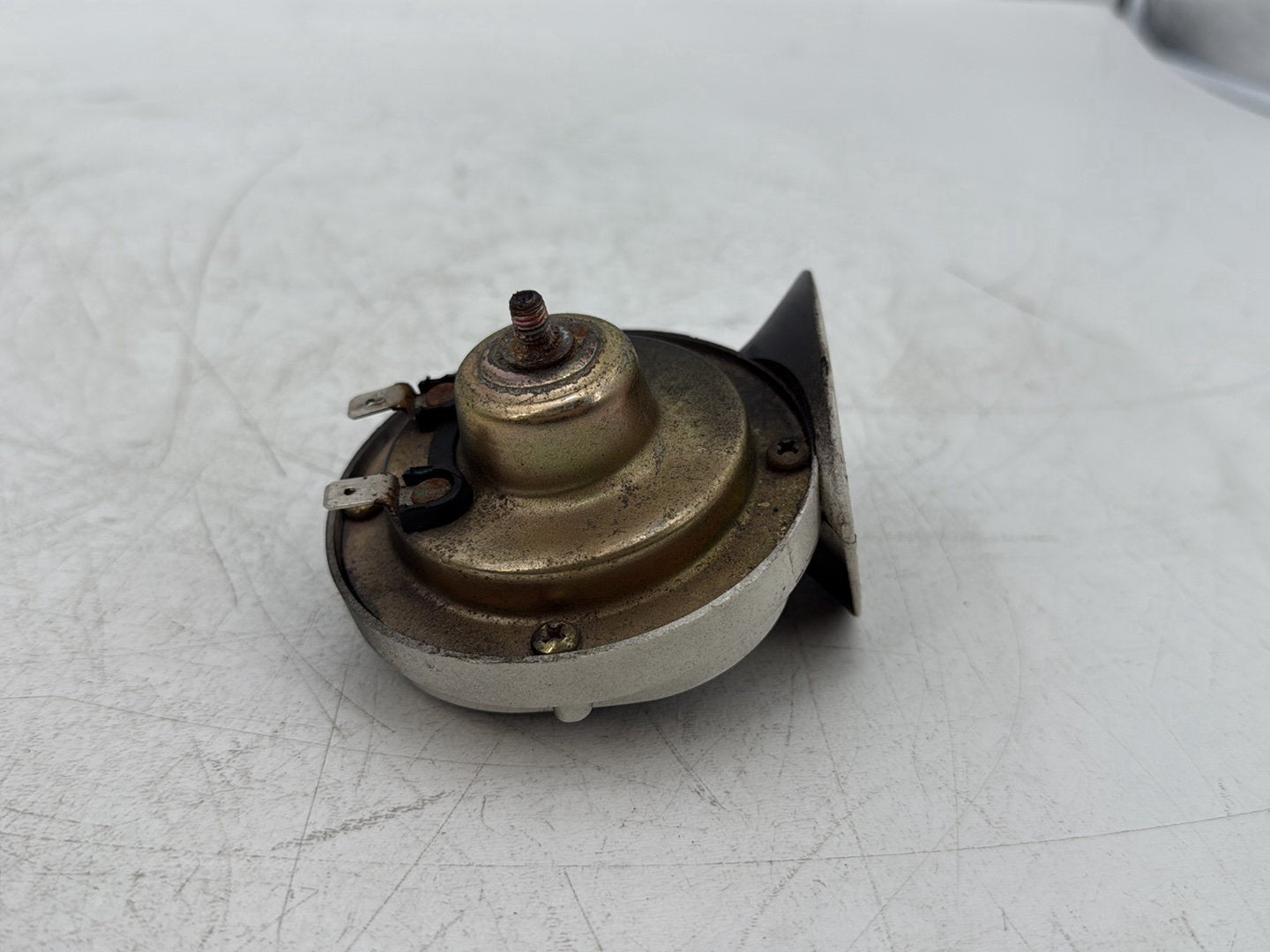2005 Harley Dyna FXDWG Wide Glide OEM Signal Horn Klaxon Beep