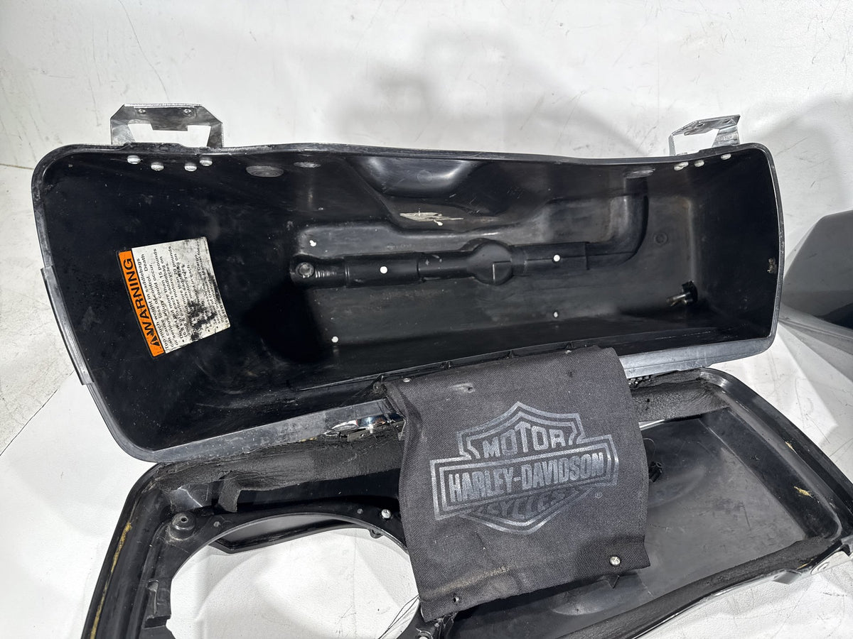 2006 Harley Road King Touring Custom OEM Left Right Saddlebags Luggage NOKey
