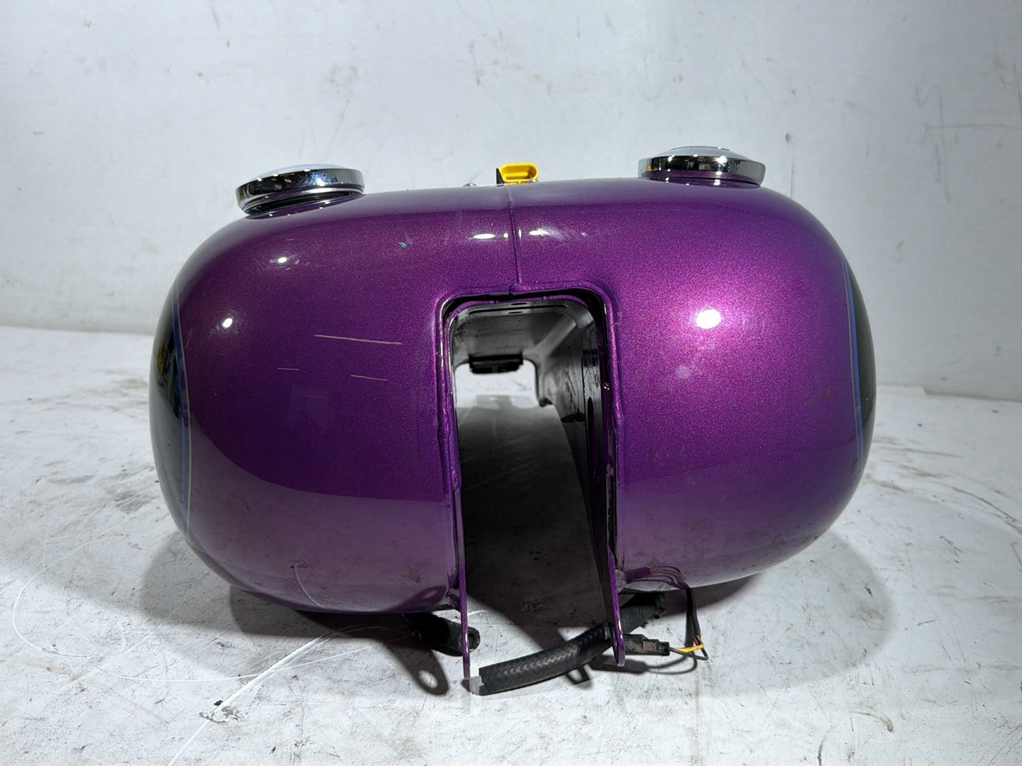 2011 Harley Heritage Softail Classic FLSTC OEM Fuel Gas Tank Gasoline Reservoir