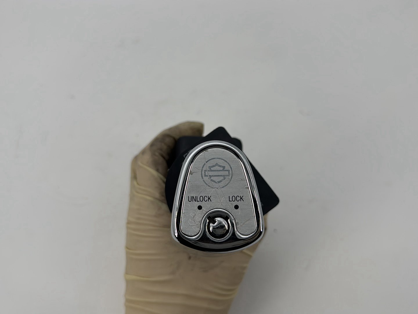 2007 - 2012 Harley-Davidson Touring Road Glide Ignition Switch Cylinder Barrel Lockset NOKey 71572-06