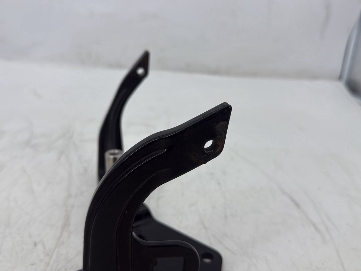 2006 Harley Softail FLSTCI Heritage Classic OEM Right Driver Footpeg Bracket Mount