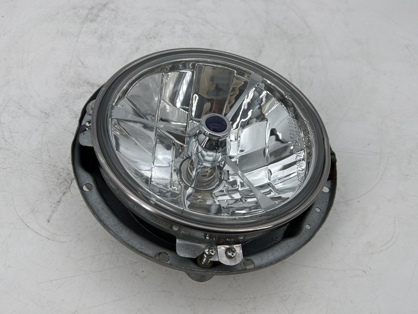 1999 - 2006 Harley-Davidson Touring Electra Glide Classic Headlight Headlamp Head Light Halogen  	67702-81A